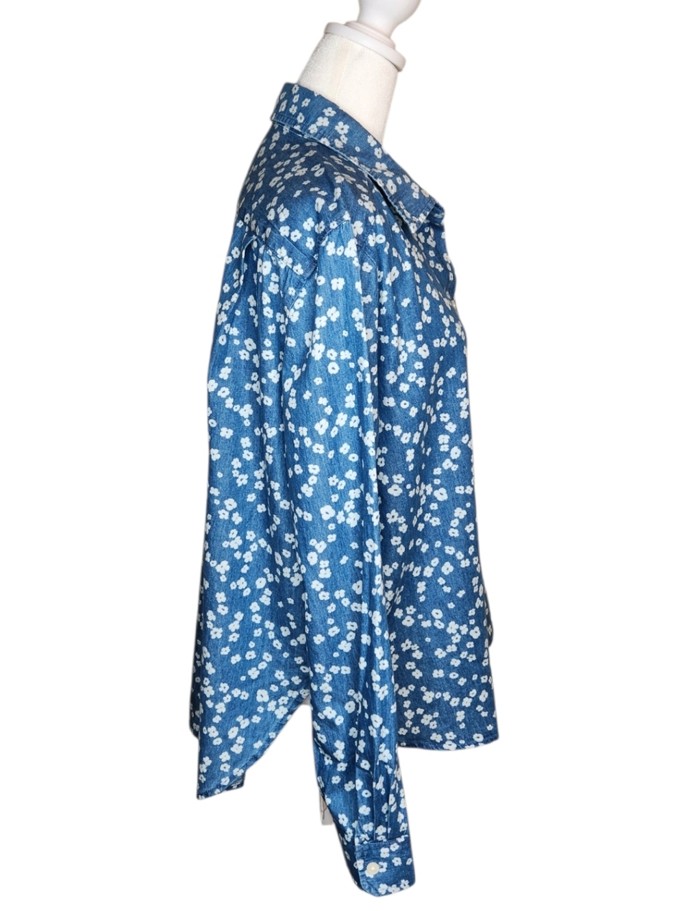NEW Loft Blue Floral Chambray Button Down Shirt Size Medium - Picture 2 of 7